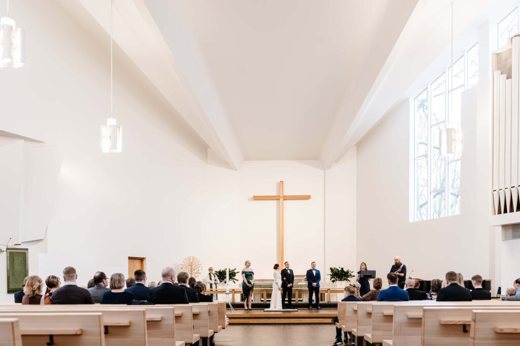 Vihkiminen Lahden Ristinkirkko